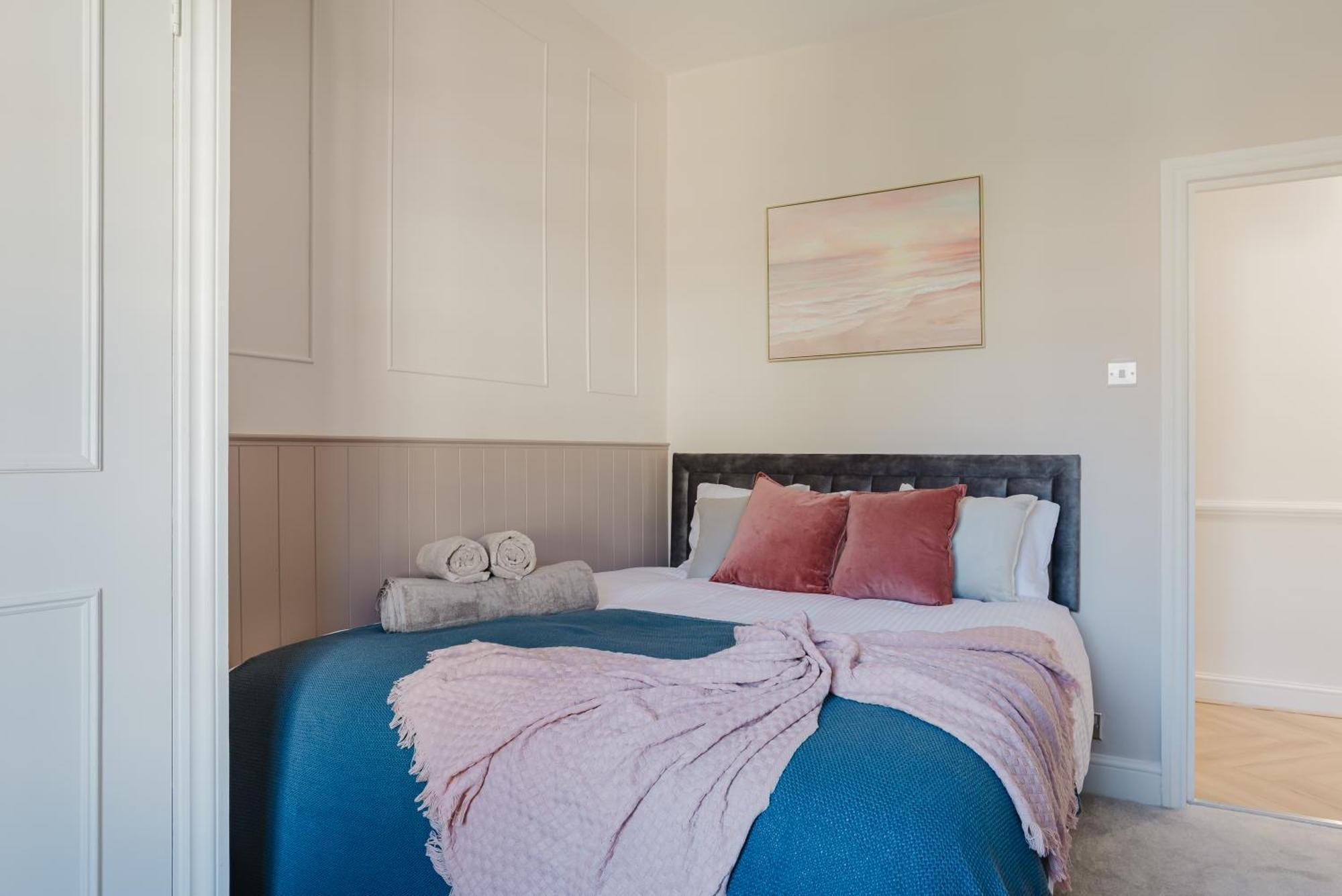 Apartment Newly Renovated Stylish Urban Modern 2bed 1bath E14 Flat